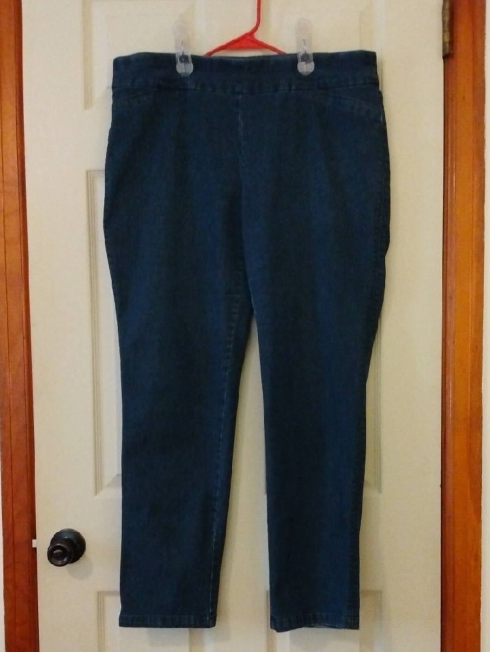 Croft & Barrow Women's Straight Leg Jeans in Dark Blue Wash